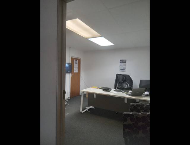 320M² OFFICE TO LET IN JET PARK